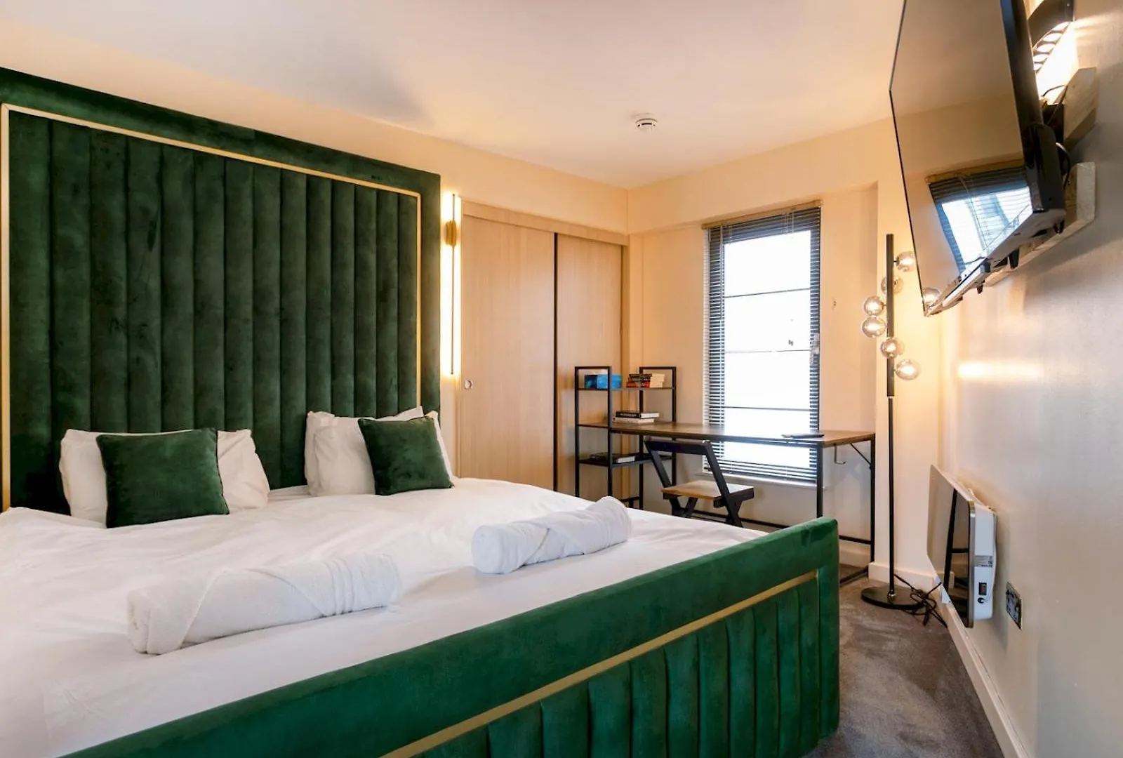 Pass The Keys Stunning 2 Bedroom Boutique Apartment Nottingham
